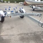 Porte Bateau – Chemin DE Rouleau Cerntral Cassante – SW845 – Ptac : 1300KG – 1 Essieu FreinÉ